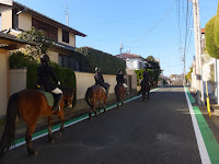 住宅街はゆっくり走ります